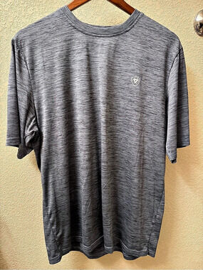 Ariat Ariatek Heat Series Men's Gray Short Sleeve Tee Size Medium Like New